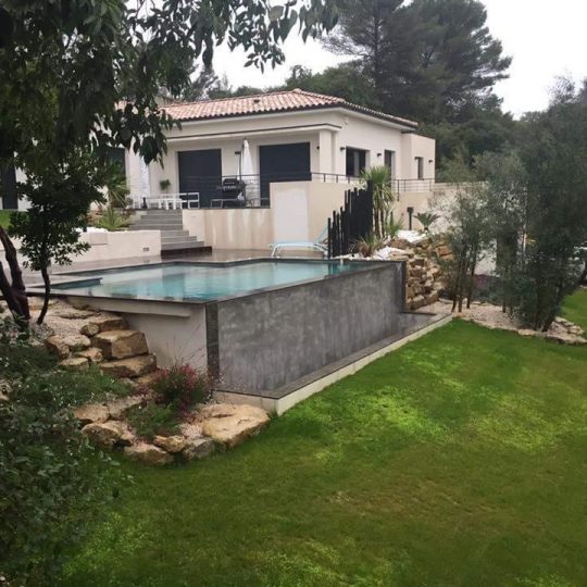 01-piscine-debordement-beton-projete-hdp