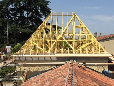Rénovation toiture : charpente fermette et couverture