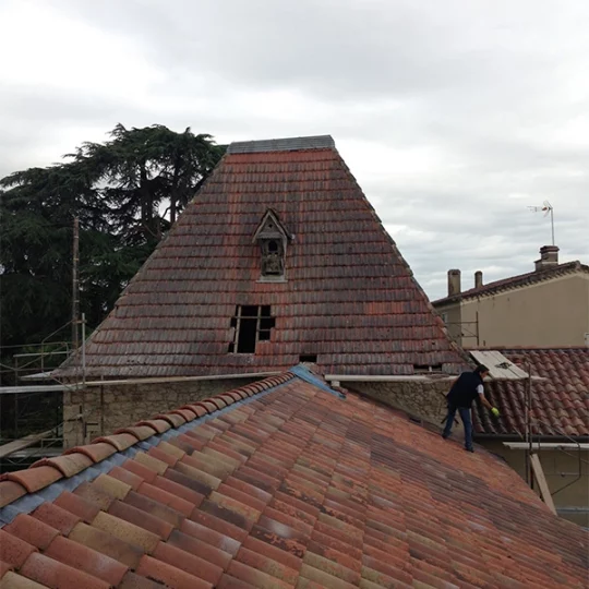 Rénovation toiture : charpente fermette et couverture