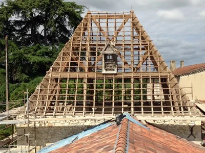 Rénovation toiture : charpente fermette et couverture