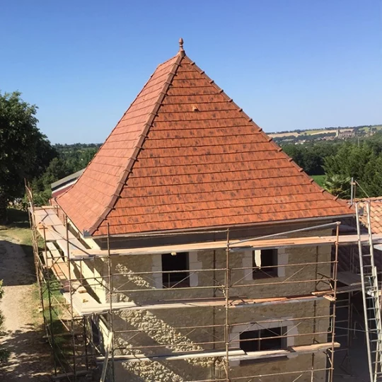 Rénovation toiture : charpente fermette et couverture
